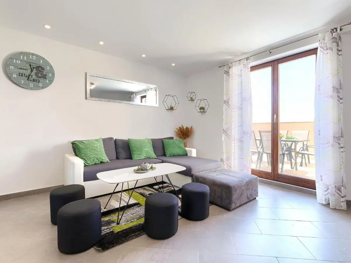Apartment Joy By Interhome Pula