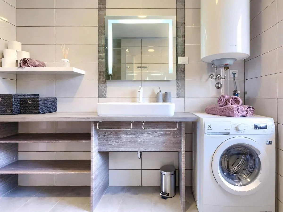 Apartment Joy By Interhome Pula