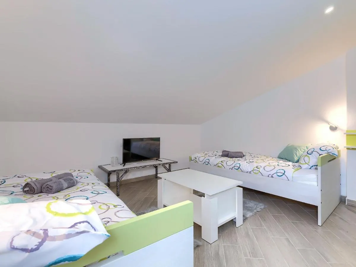 Apartment Joy By Interhome Pula 0*,